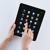 Apple Store ギフトカード Apple StoreでiPadを購入しました。そのうち4000円分くらいは以前購入していたギフトカードを利用しました。 しかしクレジットカードの利用限度額オーバーを理由に「お支払いの処理ができませんでした」というメールが来ました。 そのため一度注文をキャンセルし、クレジットカードの限度額を変更してからもう一度購入しようと思いキャンセルしたのですが、クレジットカードの返金はされたもののギフトカード分は使用されたことになってしまったのか、紐付けされていたApple IDの残高にも戻っていません。 この場合、4000円分のギフトカードは戻ってこないのでしょうか？キャンセル後にもう一度決済をしようと思い同じギフトカードのコードを入力しても使えませんでした… 詳しい方がいましたらよろしくお願いします。